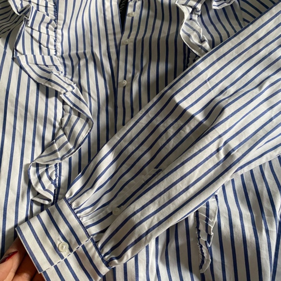 Banana Republic Women's dress shirt - Blue, white stripped - Picture 6 of 6
